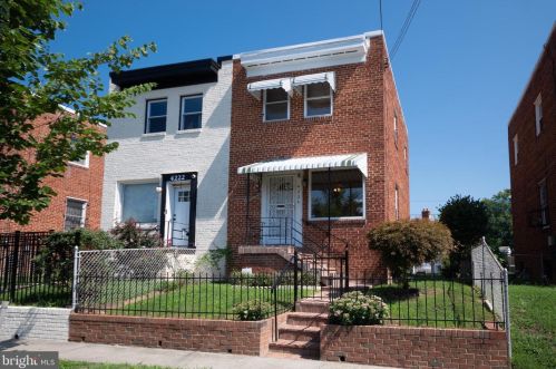 4224 Nash St, Washington, DC 20019-1952