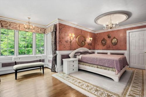 471 Bonnie Ct, Yorktown Hgts NY  10598-2001 exterior