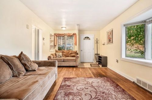 1067 5th St, Oakmont, PA 15139-1260