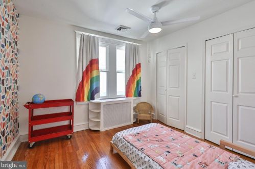 425 Gln Echo Rd, Philadelphia PA 19119-2915 exterior