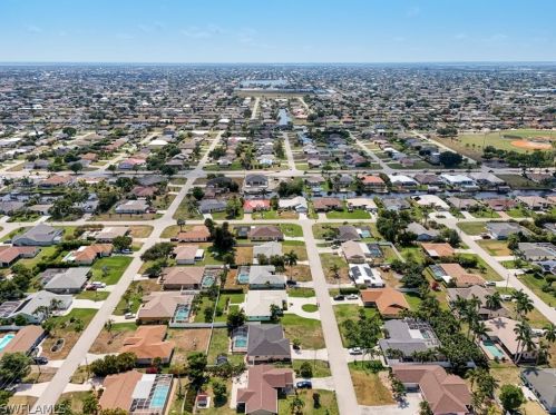 230 43rd Ter, Cape Coral FL  33904-8425 exterior