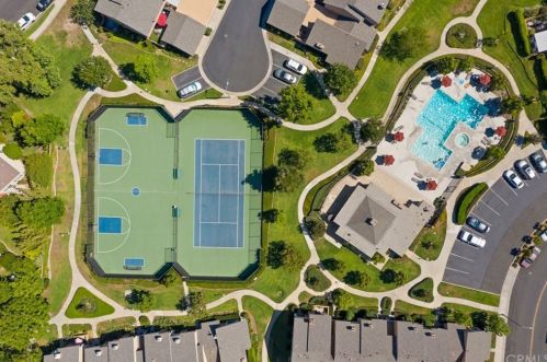 325 Chinook Dr, Placentia CA  92870-1417 exterior