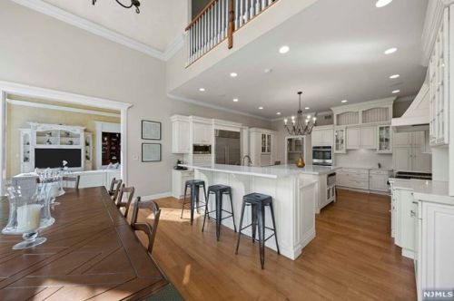 878 Seneca Rd, Franklin Lakes NJ  07417-2825 exterior