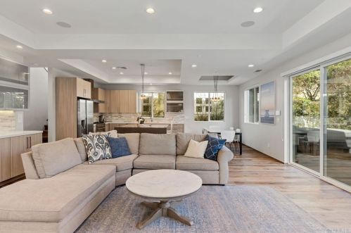 2013 Voorhees Ave, Redondo Beach, CA 90278-2328