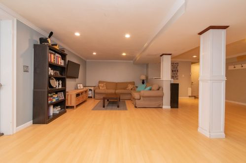 59 Lisa Dr, Goffstown NH  03045-2833 exterior