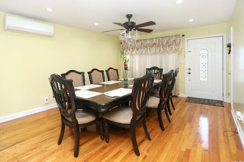 81 10th Ave, Babylon NY  11704-4527 exterior