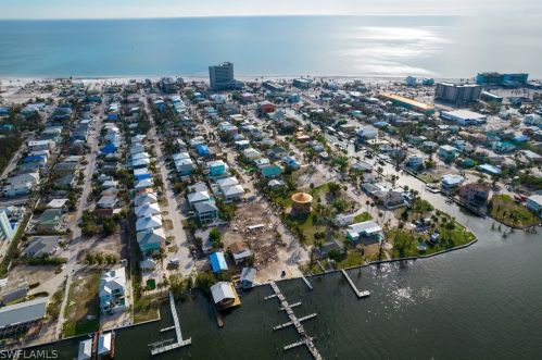 251 Pearl St, Fort Myers Beach FL  33931-3238 exterior