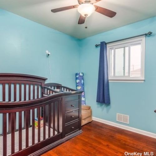 23 Oneida St, Deer Park NY  11729-3537 exterior
