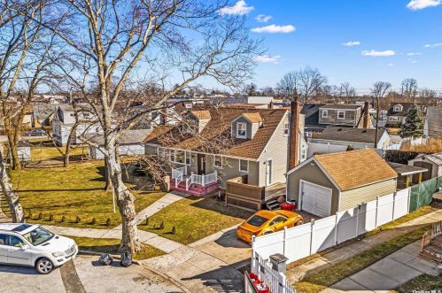 1425 Harrison St, Floral Park, NY 11003-1915
