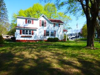 42 Second Ave, Broadalbin, NY 12025-2163