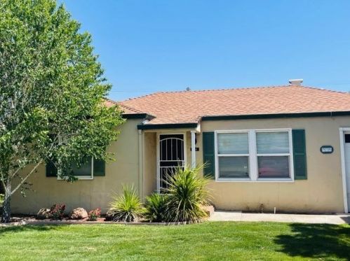 910 Lee Ave, Lodi, CA 95240-5208