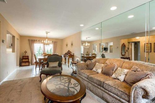 96 Dogwood Ln, New Hyde Park, NY 11040-2310