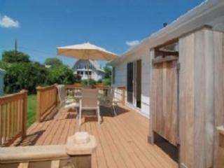 25 Chestnut Ave, South Kingstown RI  02882-6003 exterior