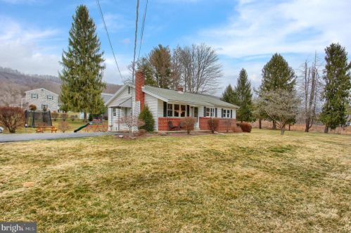 1750 Stoney Creek Rd, Water Gap, PA 17018-9334