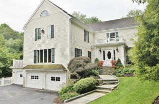 233 Hunting Ridge Rd, Stamford, CT 06903-2318