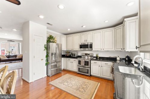 6352 Cullen Pl, Haymarket VA  20169-5400 exterior