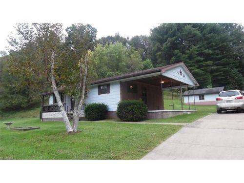 1071 Congress Rd, Belpre, OH 45714-9612