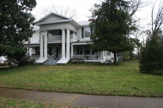 903 Court St, Maryville, TN 37803-5932