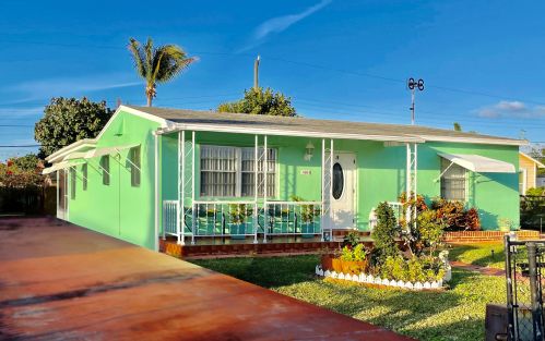 1003 Mcintosh St, West Palm Beach, FL 33405-3013