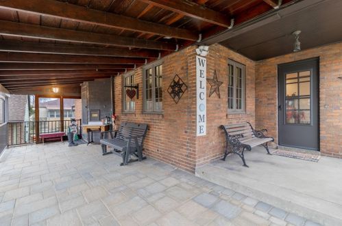 110 Darlington Rd, Beaver Falls, PA 15010-3142