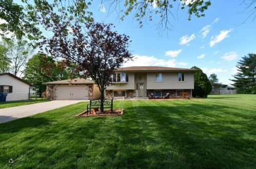 133 Lilac Dr, Dyer, IN 46311-1366