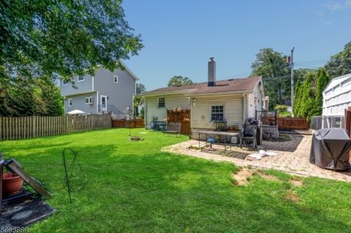 113 Santa Fe Trl, Hopatcong NJ  07843-1247 exterior