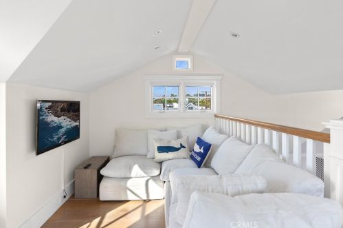 222 Onyx Ave, Newport Beach, CA 92662-1210