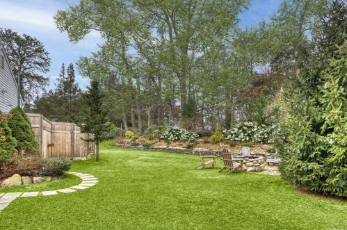 425 Liberty Ln, Southold, NY 11971-2148