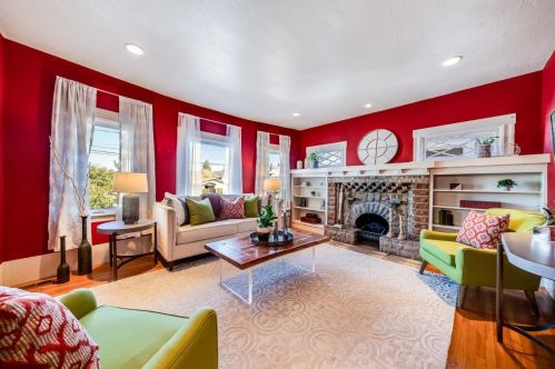 763 Alcatraz Ave, Oakland, CA 94609-1007