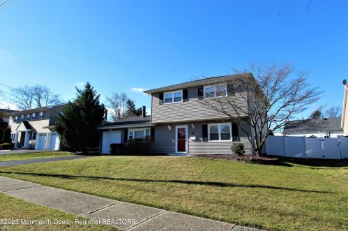 14 Dublin Ln, Hazlet, NJ 07730-1106