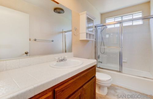 711 Honeydew Ln, Vista CA  92084-3115 exterior