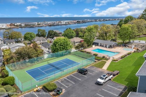 F-2 Hillside Ct, Monmouth Hills, NJ 07732