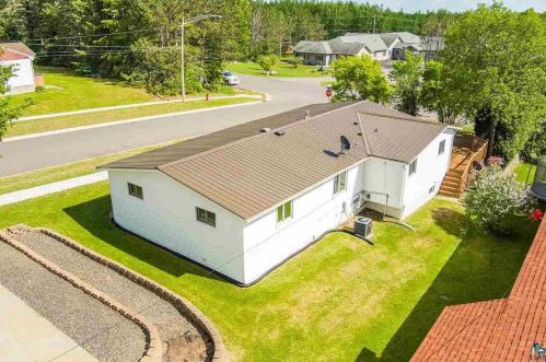 526 Lake St, Chisholm MN  55719-1334 exterior