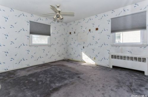 908 New Hyde Park Rd, New Hyde Park NY  11040-3205 exterior