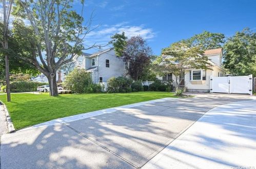 31 Richard Ave, Islip Terrace, NY 11752-2729