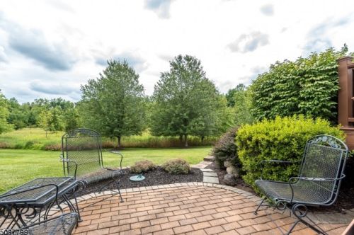 30 Surrey Ln, Flemington NJ  08822-1588 exterior