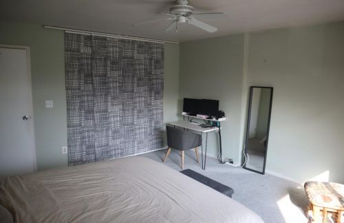 114 Cricket Ln, Woodbridge NJ  07095-1542 exterior