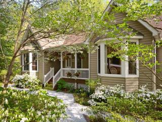 90 Skyview Dr, Asheville, NC 28804-2752