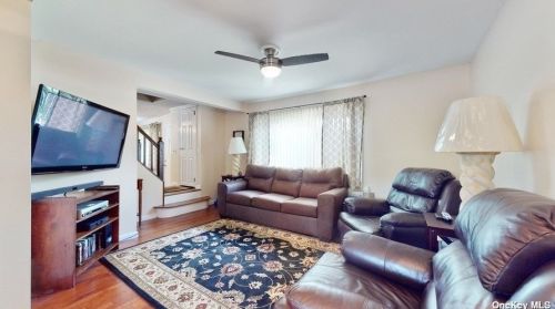 2128 Dogwood Ln, Westbury, NY 11590-6021
