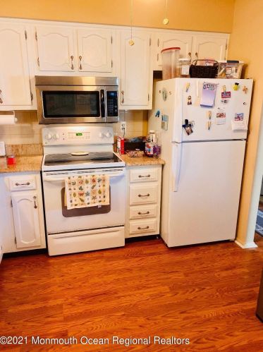 10 Lance Dr, Bricktown, NJ 08723-7134