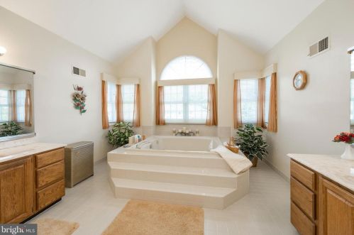 1246 Jarvis Ln, Lansdale PA 19446-6515 exterior