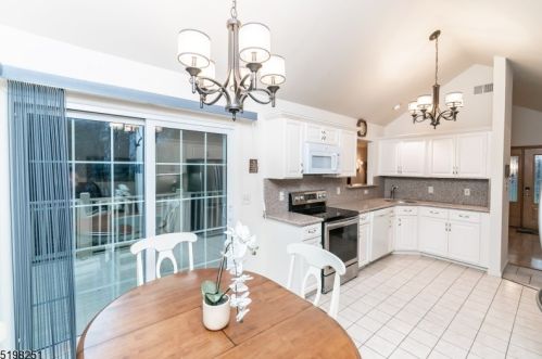 92 Canada Goose Dr, Hackettstown NJ  07840-3135 exterior