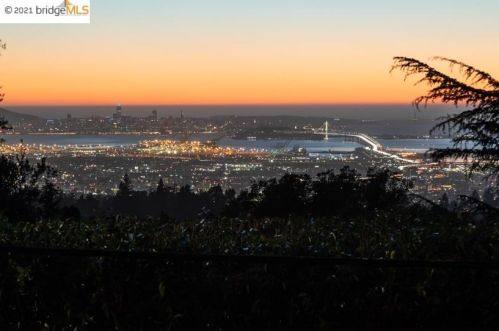 5525 Balboa Dr, Oakland CA 94611-2313 exterior