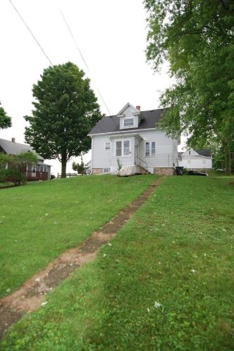 2227 Jackson St, New Holstein, WI 53061-1133