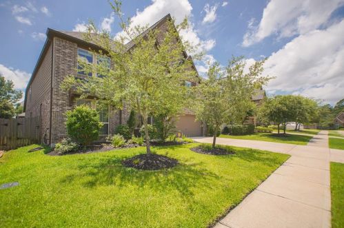 131 Meadow Run Dr, Conroe TX  77384-5607 exterior