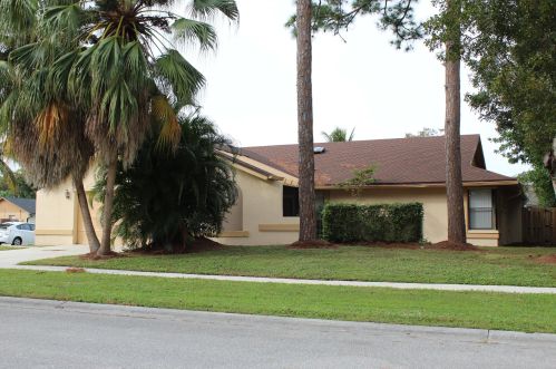 147 Parkwood Dr, West Palm Beach, FL 33411-8204