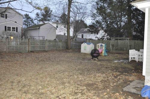 4 Fairview Ave, Nashua NH 03060-4105 exterior