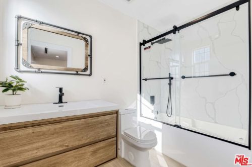 11512 La Maida St, North Hollywood CA  91601-4323 exterior