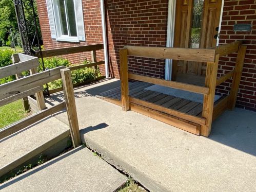 7901 Daly Rd, Cincinnati OH 45224-1168 exterior