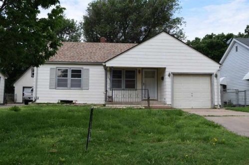 1747 Hood St, Wichita, KS 67203-2850